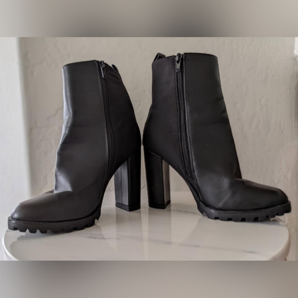 JF Serena Block Heeled Ankle Boot Black Size 8. - Picture 2 of 4